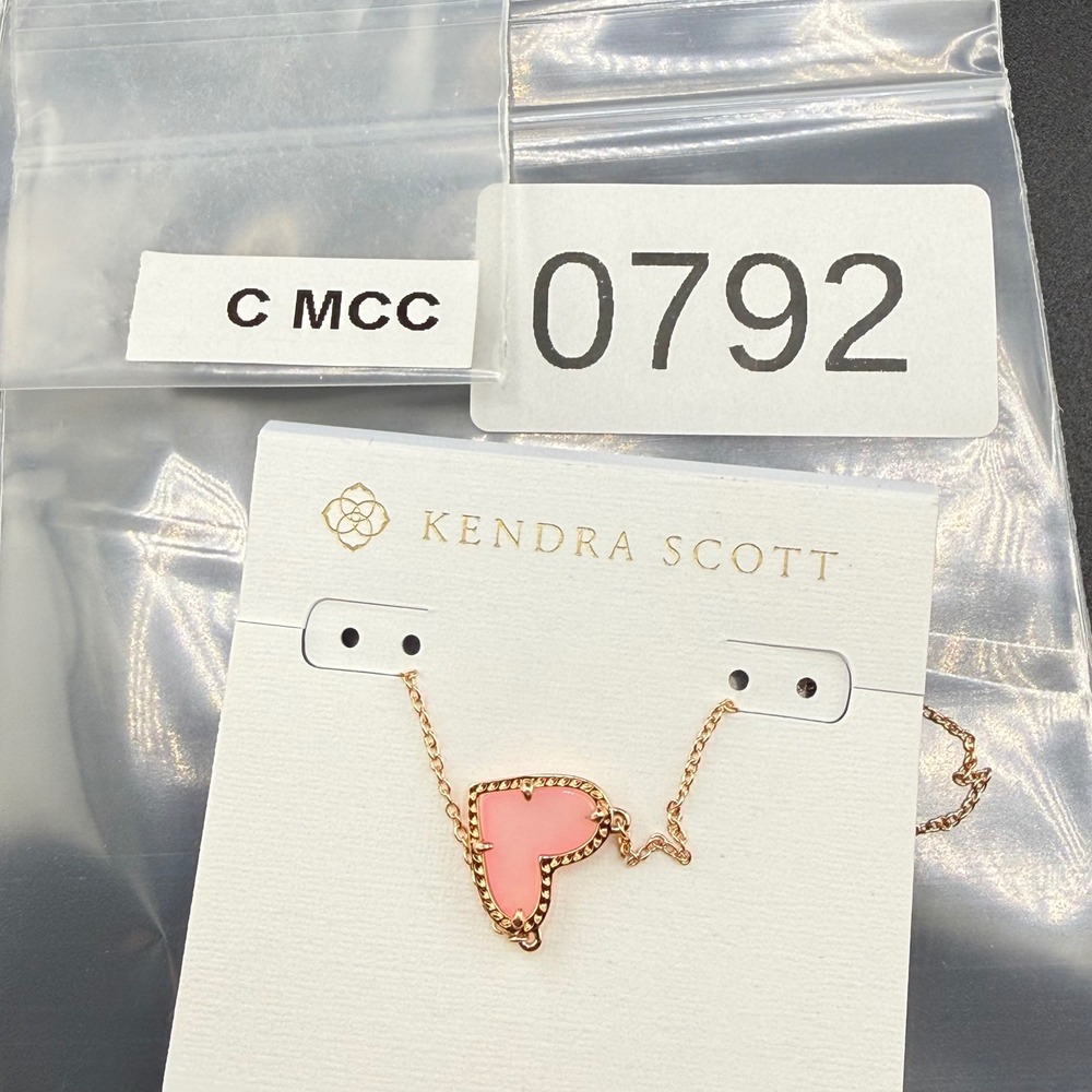 Kendra Scott Ari Heart Pendant Pink Drusy Rose Gold Tone  Necklace - Picture 8 of 8